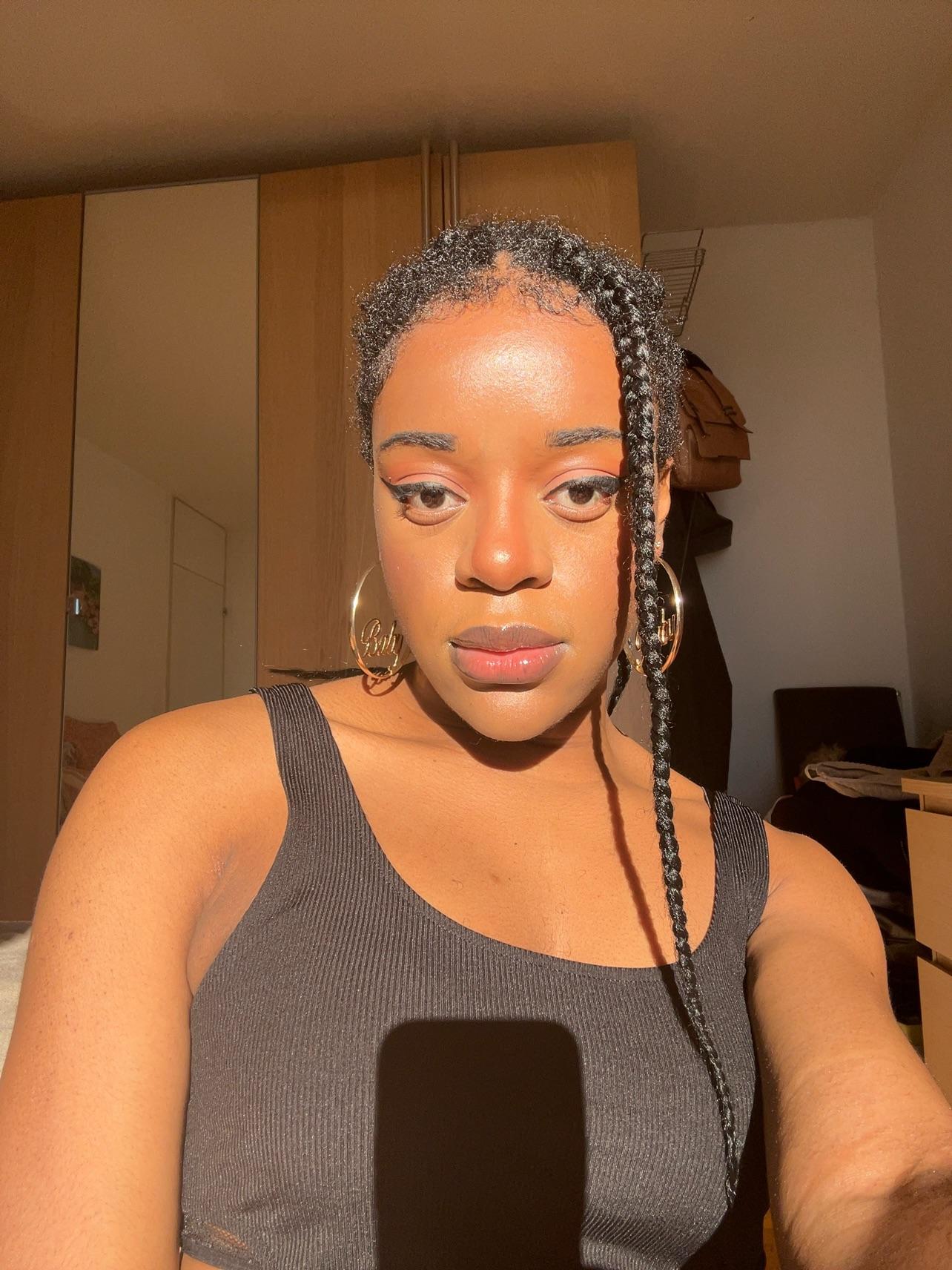 <em>Tyla P. </em>✓